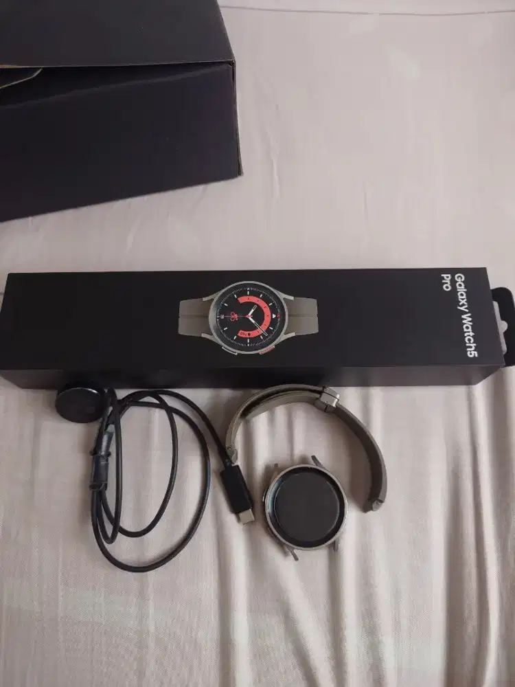 Samsung Galaxy Watch5 Pro - Gray Titanium