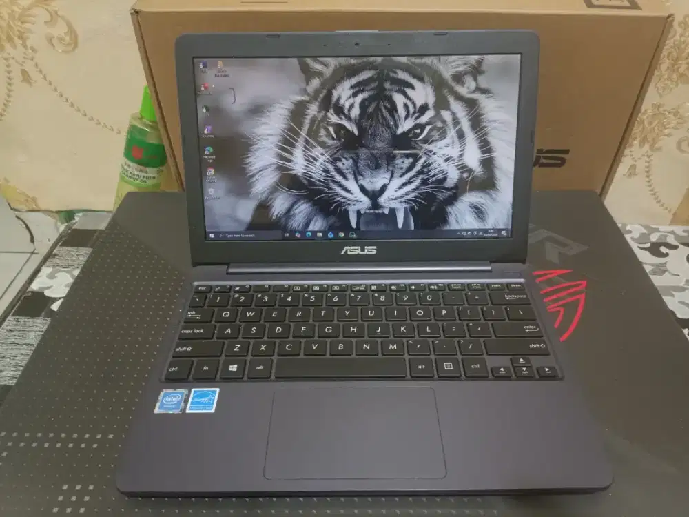 Bantu Sodara Bekas Kuliah Asus E203WAH
Display 11 Inc Udah Upgrade SSD