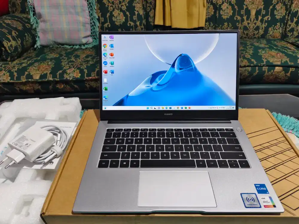 Laptop huawei d14 core i5 1155g7 8/512 fhd ips like new