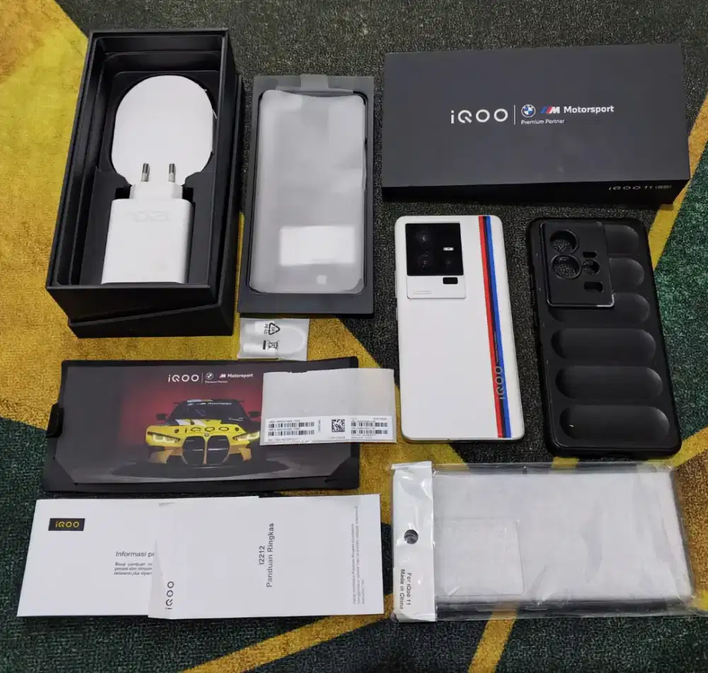 IQOO 11 5G 16/256 Legend White (BMW Edition) LIKE NEW Fs ORI Siap Pake