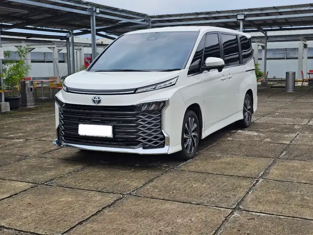 Toyota Voxy 2023 KM 17 ribu