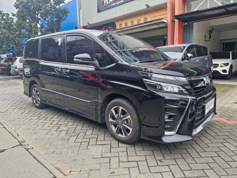 Toyota Voxy 2.0 At' 2019 Bensin Hitam Metalik