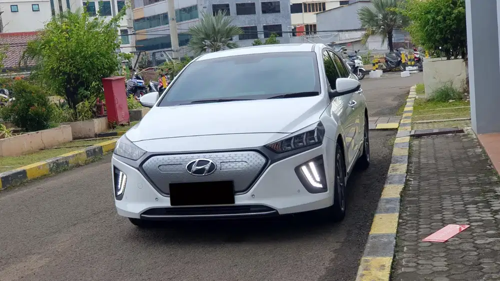 Hyundai ioniq electric ev signature 2022 putih