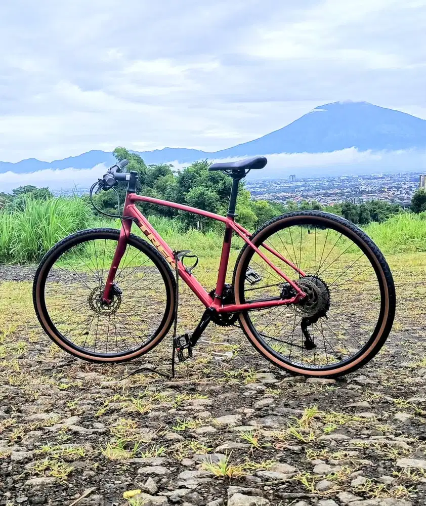 Sepeda Gravel / Hybrid TREK FX3