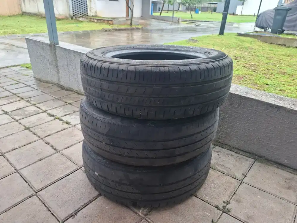 Jual 3 Ban bekas mobil freed