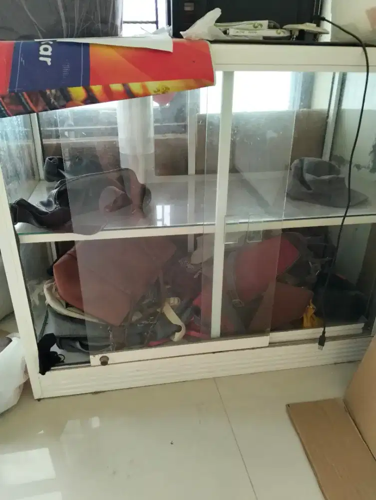 Etalase kaca murah