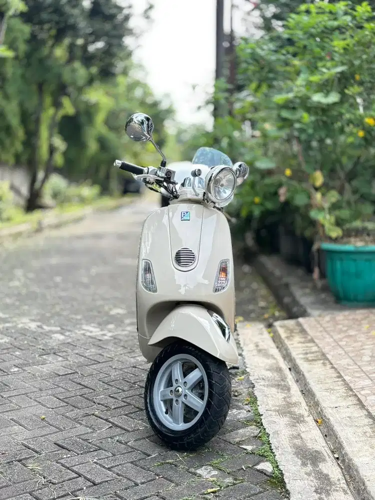 DIJUAL PIAGGIO VESPA LXV 150 3vie (good condition)