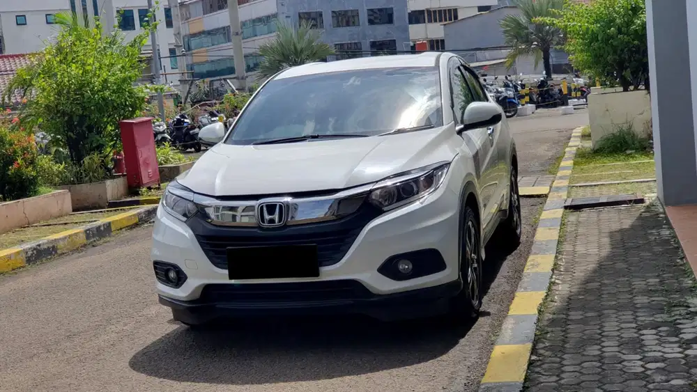 Honda hrv e cvt matic 2021 putih