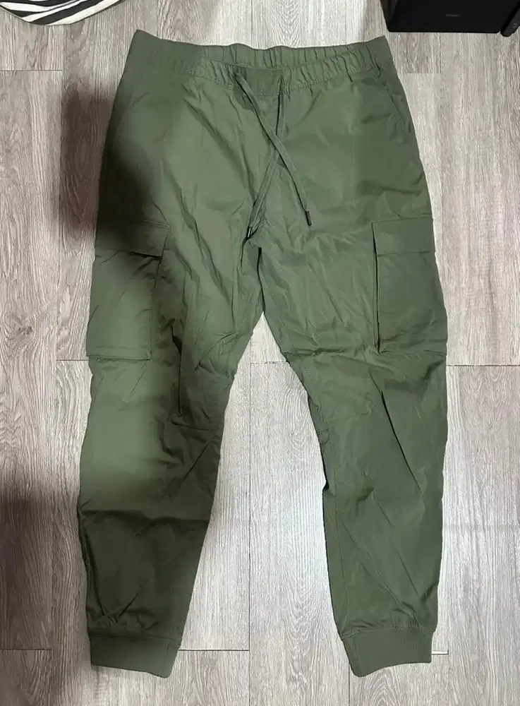 Celana Jogger H&M Cargo Parachute Size M Fit 34