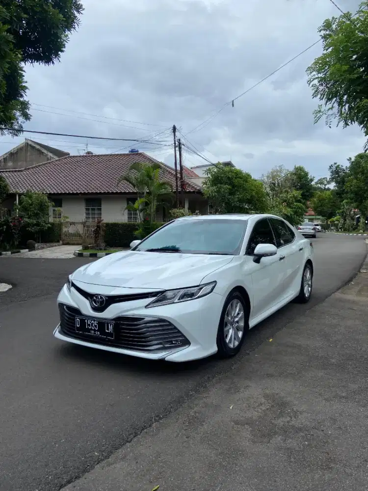 Toyota camry 2.5. V AT 2019