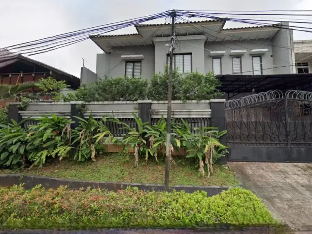 Rumah Besar 2 Lantai Disewakan di Pinggir Jalan Utama Bintaro Jaya