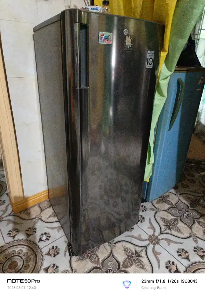 freezer LG berdiri