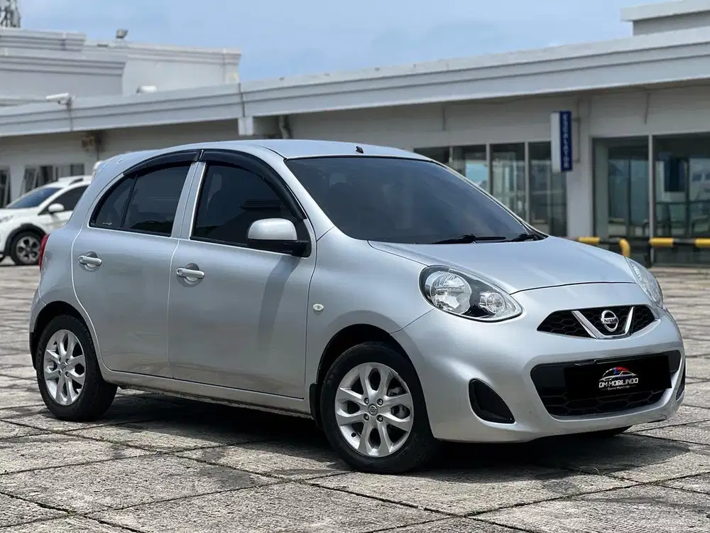 Nissan March 1.2 L AT 2015!! Super irit!!