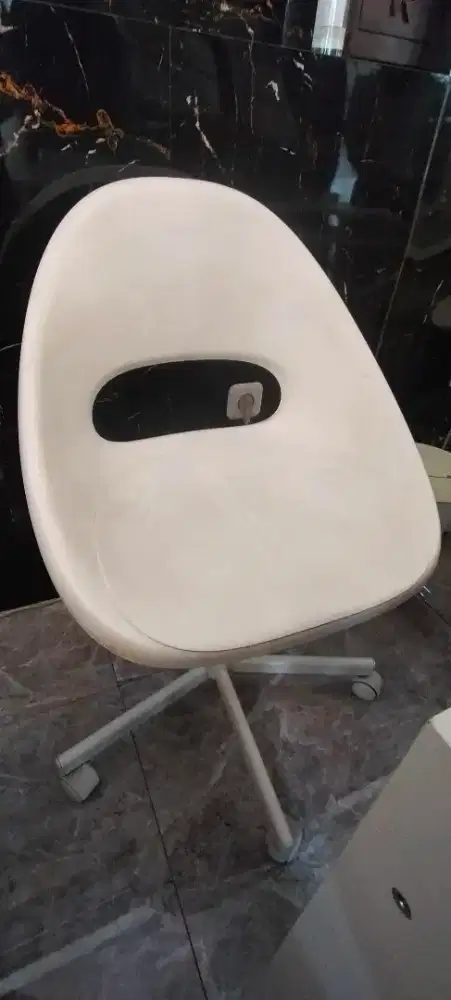 Kursi Putih Minimalis Roda – Kursi Kerja