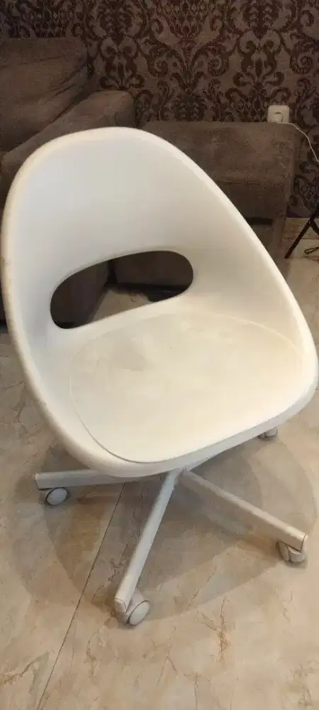 Kursi Putih Minimalis Roda – Kursi Kerja