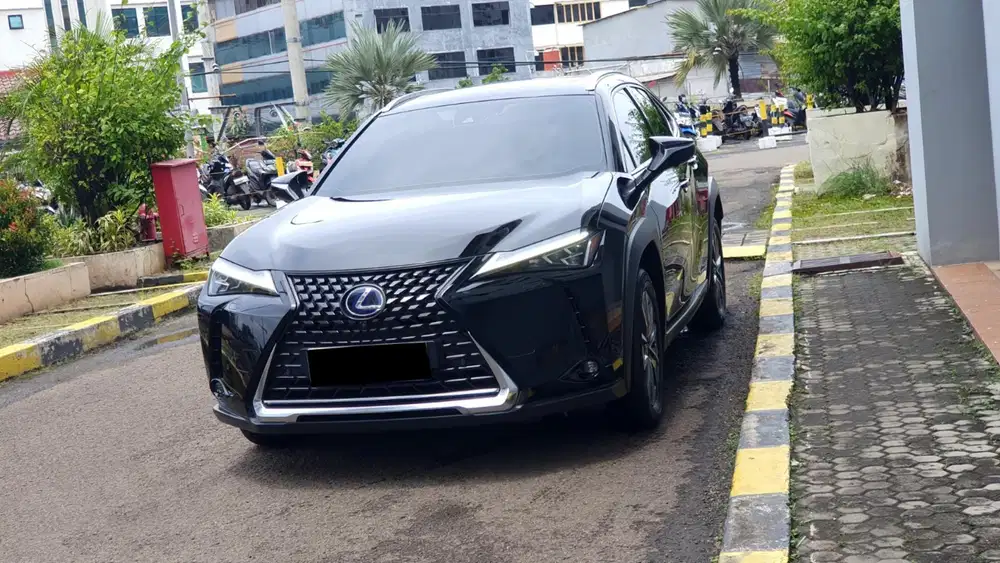 Km27rb lexus ux300 electric 2022 hitam