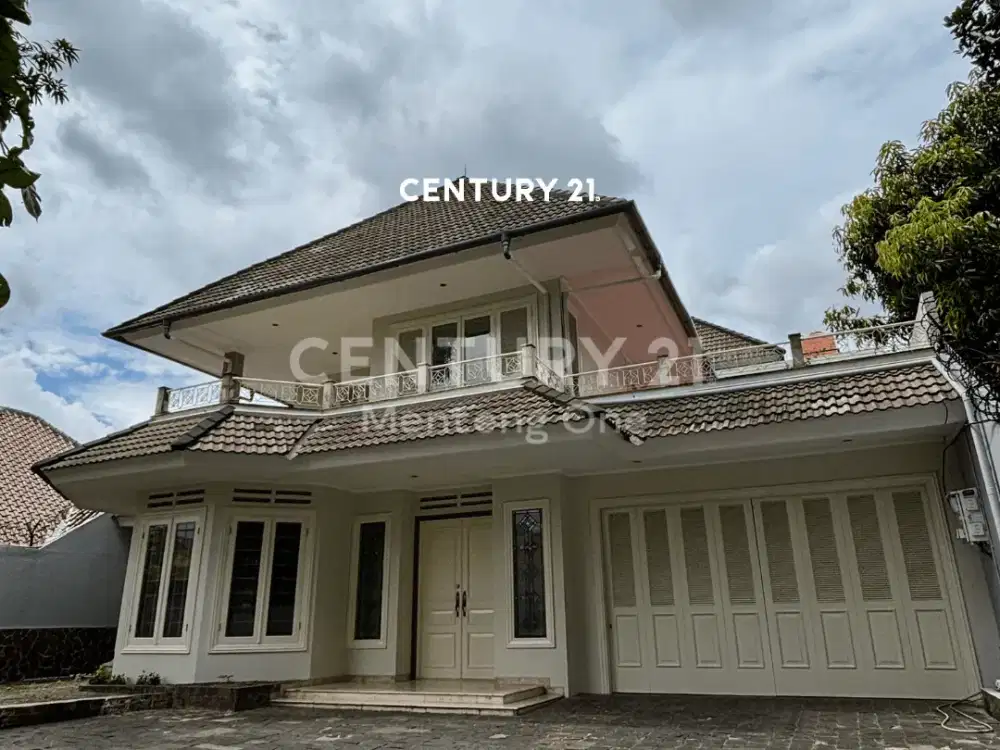 Rumah Mewah SemiFurnished Di Inti Menteng Dengan Kolam Renang