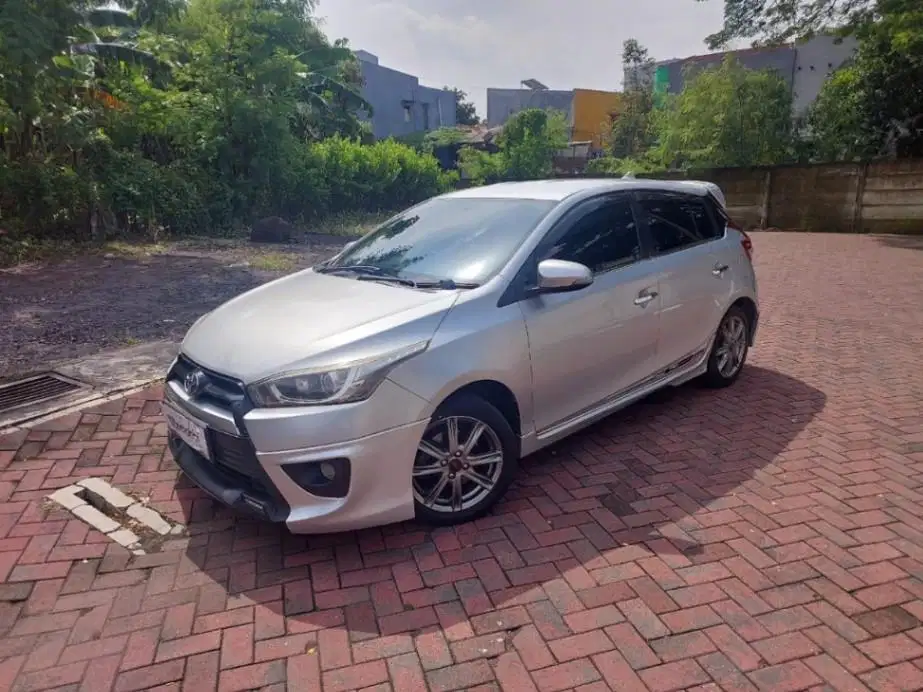 Pajak Panjang Toyota Yaris 1.5 TRD Sportivo Bensin-AT 2015 Silver AGGL