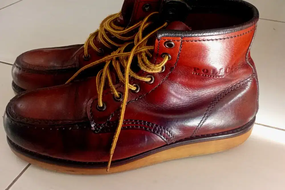 Sepatu safety/ujung besi merk police.