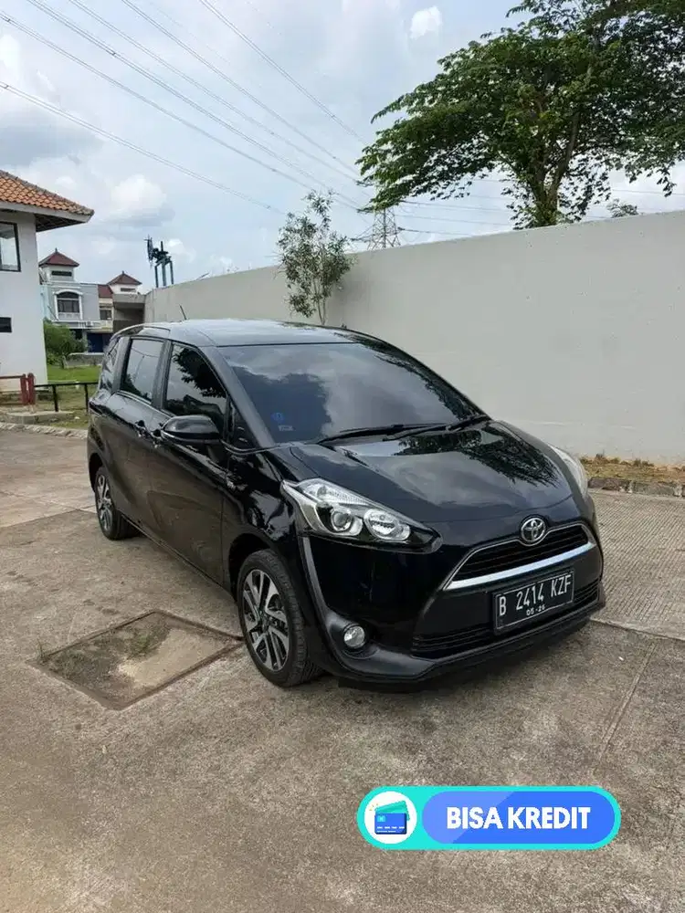 Toyota Sienta V nik 2019 pemakaian 2021 low km