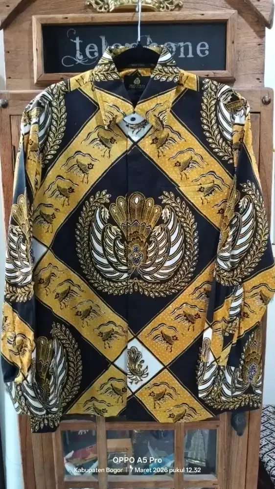 Kemeja Batik Tulis Iwan Tirta