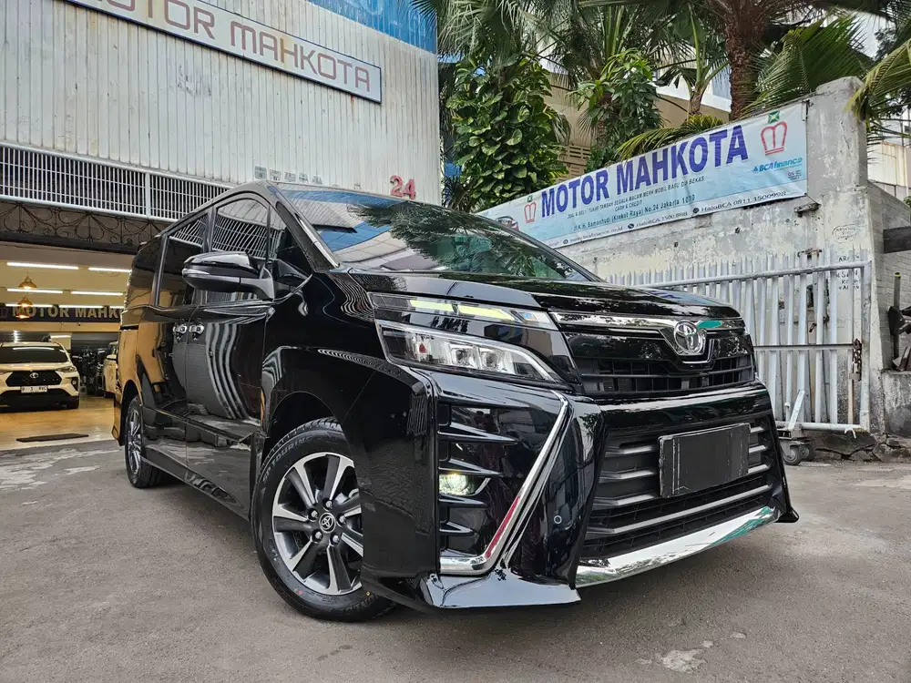 12 rb km Toyota Voxy 2.0 at 2018 nik 2017 hitam coklat black spt baru