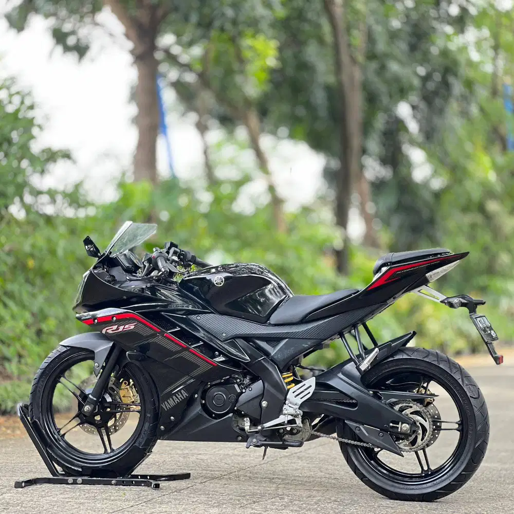 YAMAHA YZF R15 V2 2015 BLACK KM 15K PAJAK HIDUP KAYAK BARU