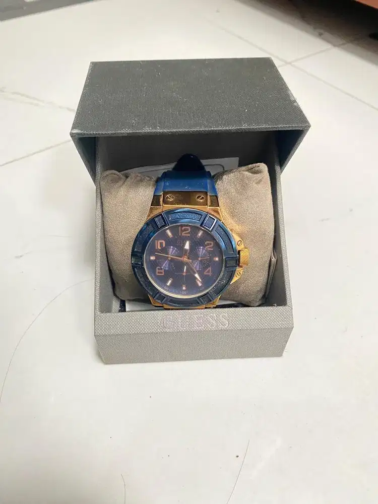 Jam Tangan Guess