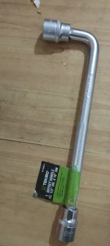 Dijual cepat edisi salah beli paket dongkrak mobil dan kunci schoc