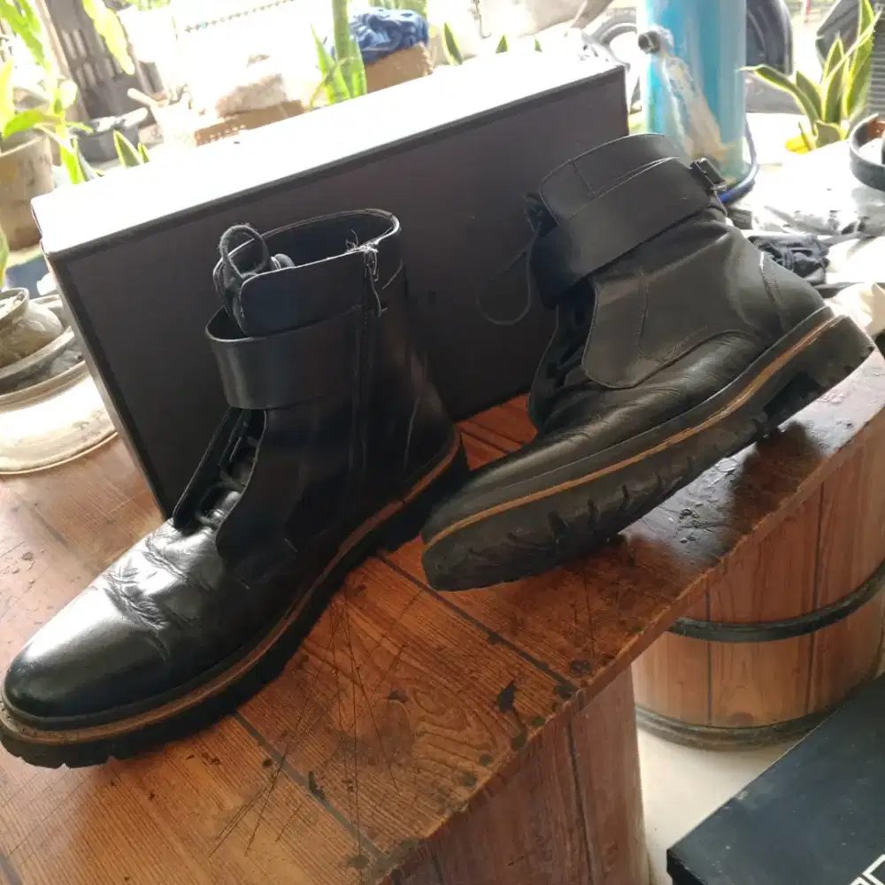 Sepatu boot pria