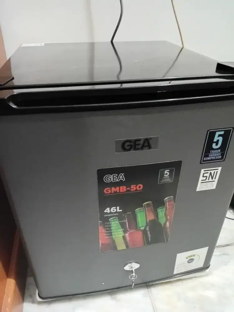 KULKAS  MINI BAR  GEA