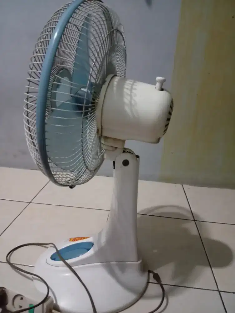 Kipas angin Miyako 12 inc