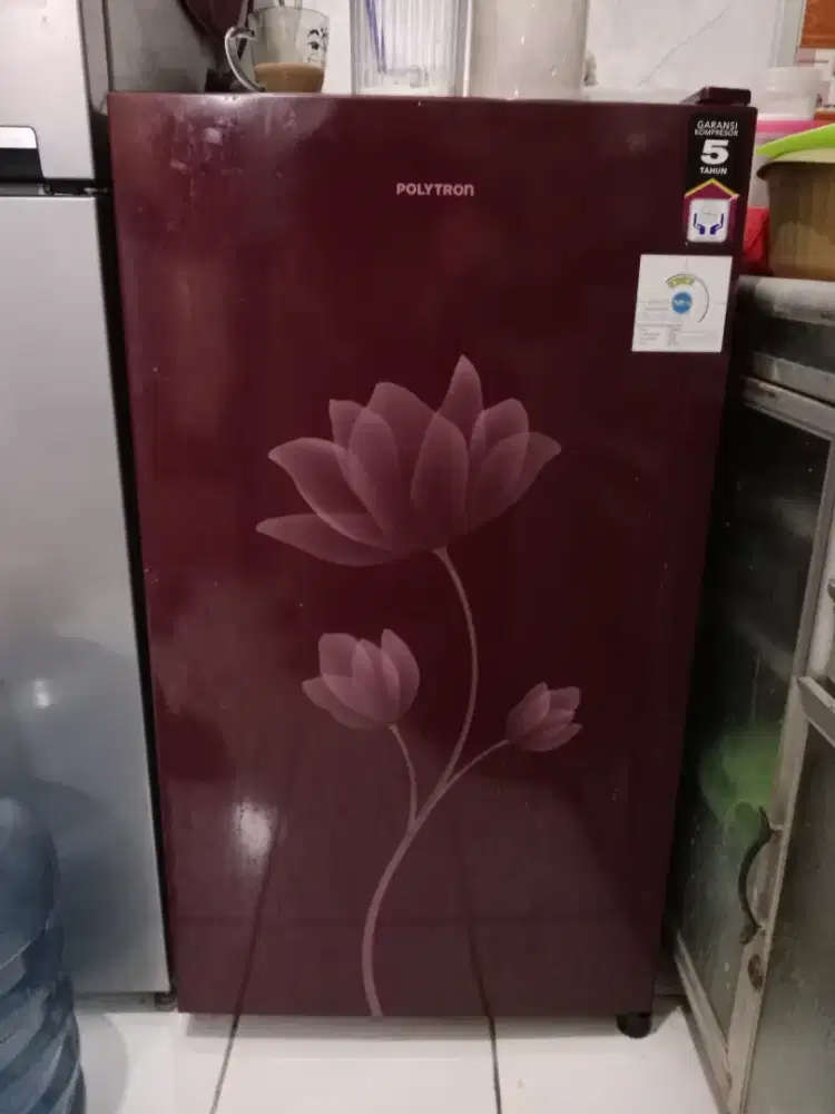 DIJUAL KULKAS merk POLYTRON
