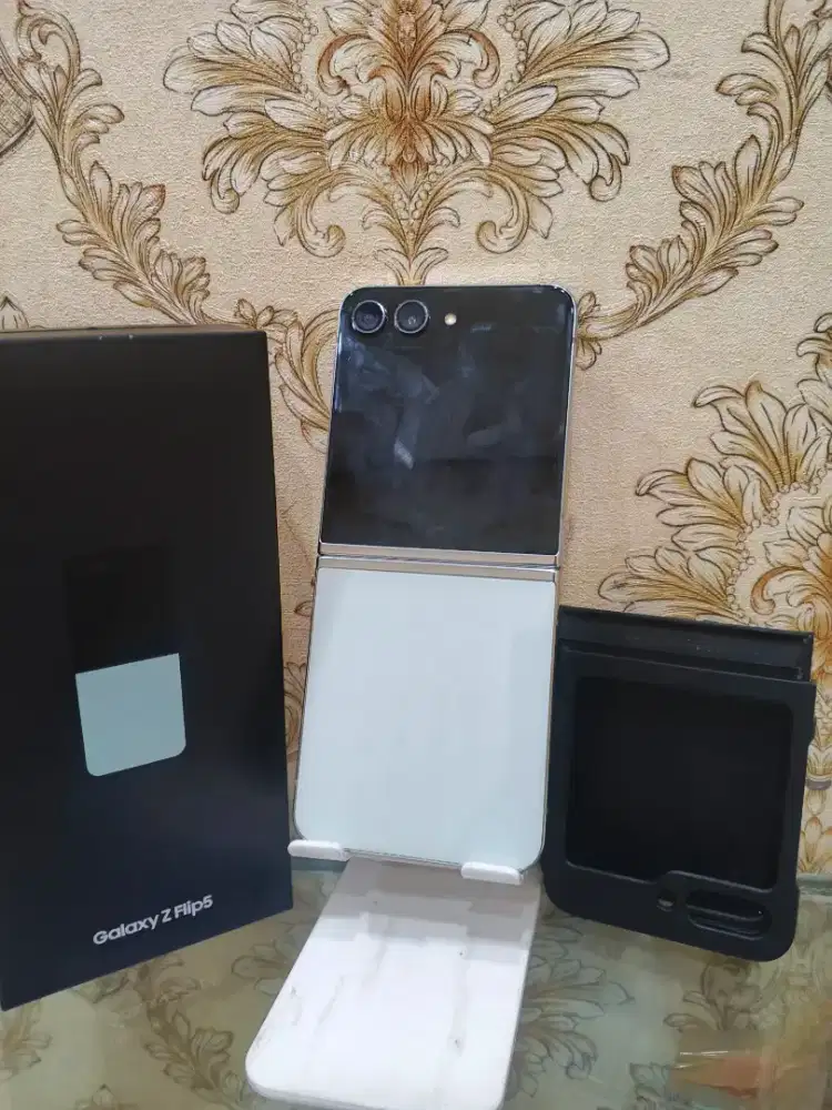 Second Like New Galaxy Z Flip 5 8/256 Resmi Sein