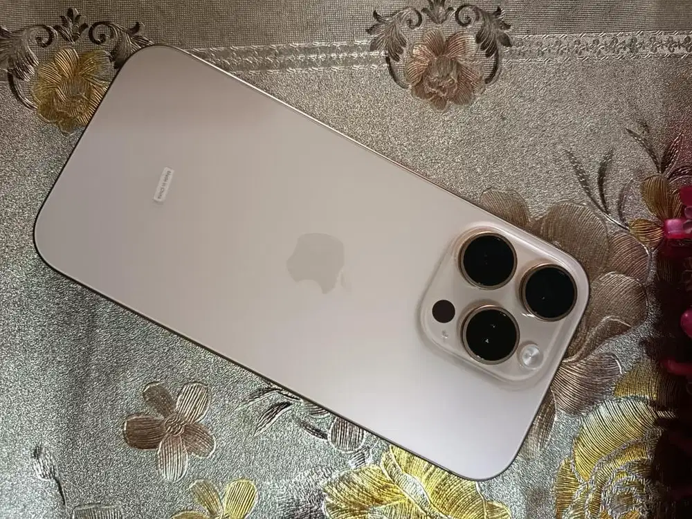 Mulus! Iphone 16 Pro 256Gb Ibox Fullset Baru pakai Mei 2025