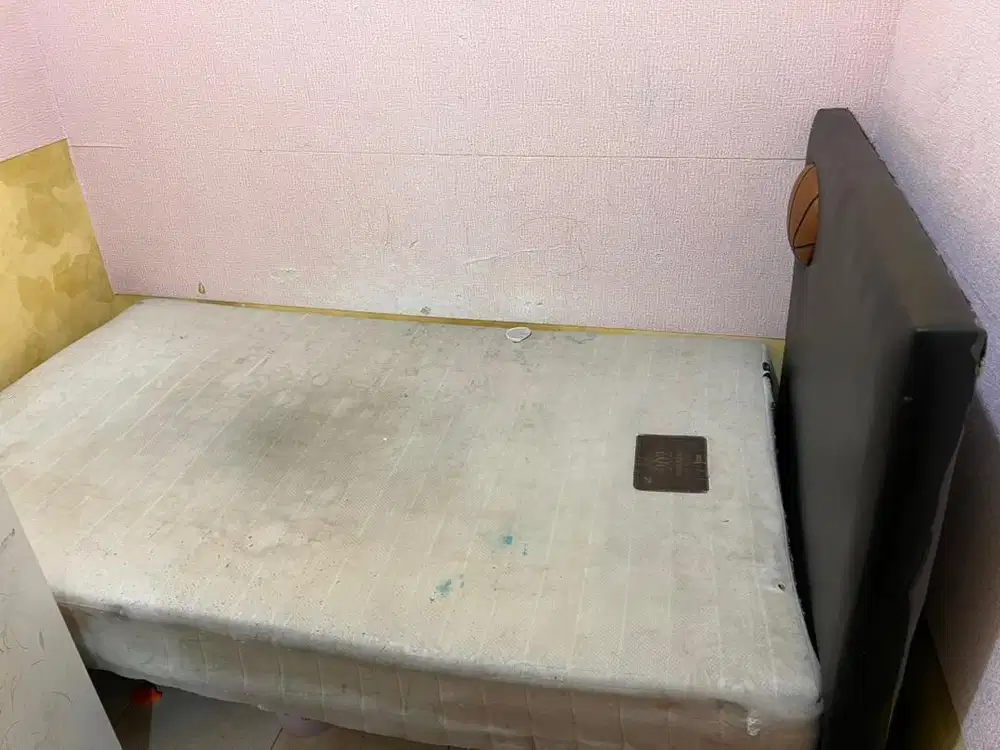 Kasur sekaligus dipan