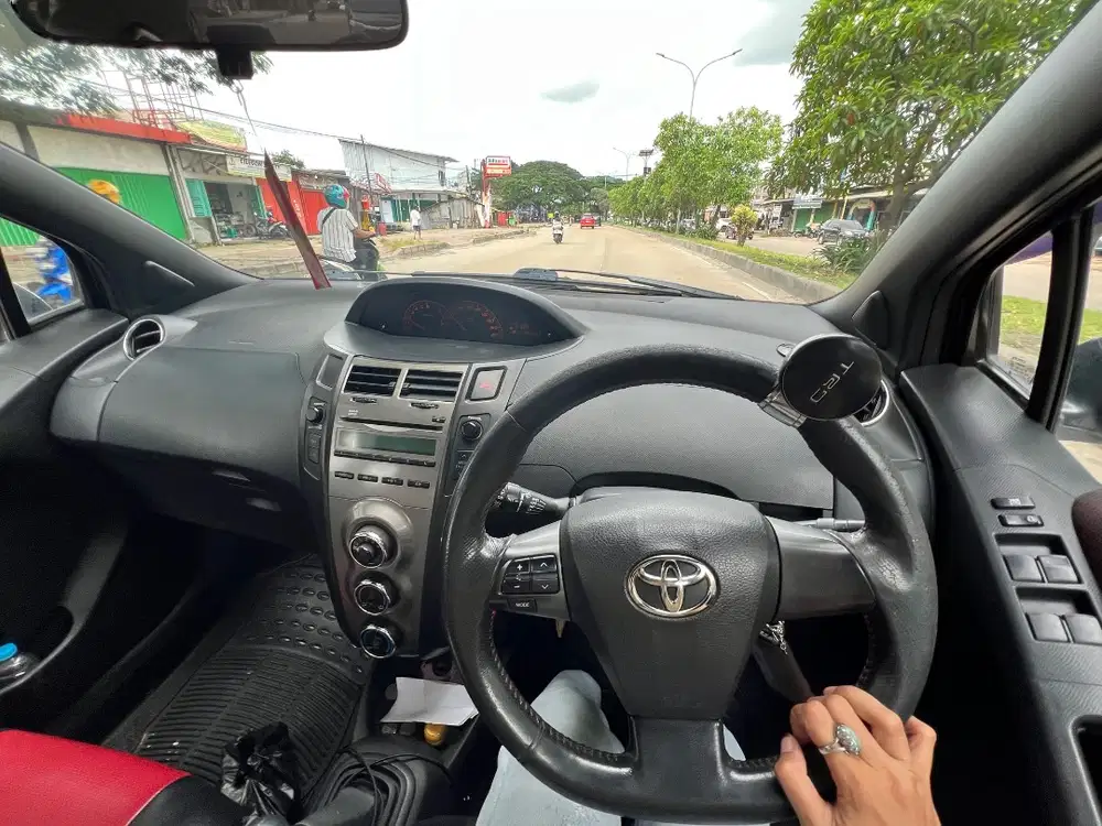 Yaris 1.5s TRD Sportivo M/T 2012 Black