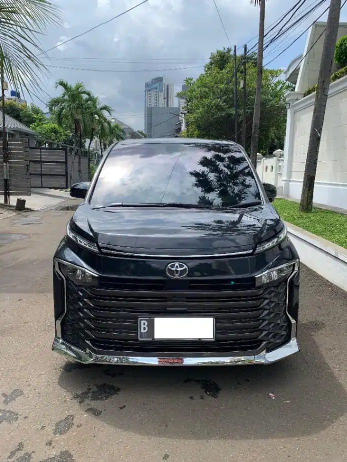 TOYOTA VOXY 2.0 AUTOMATIC 2022 (KM LOW ASLI) PAJAK PANJANG