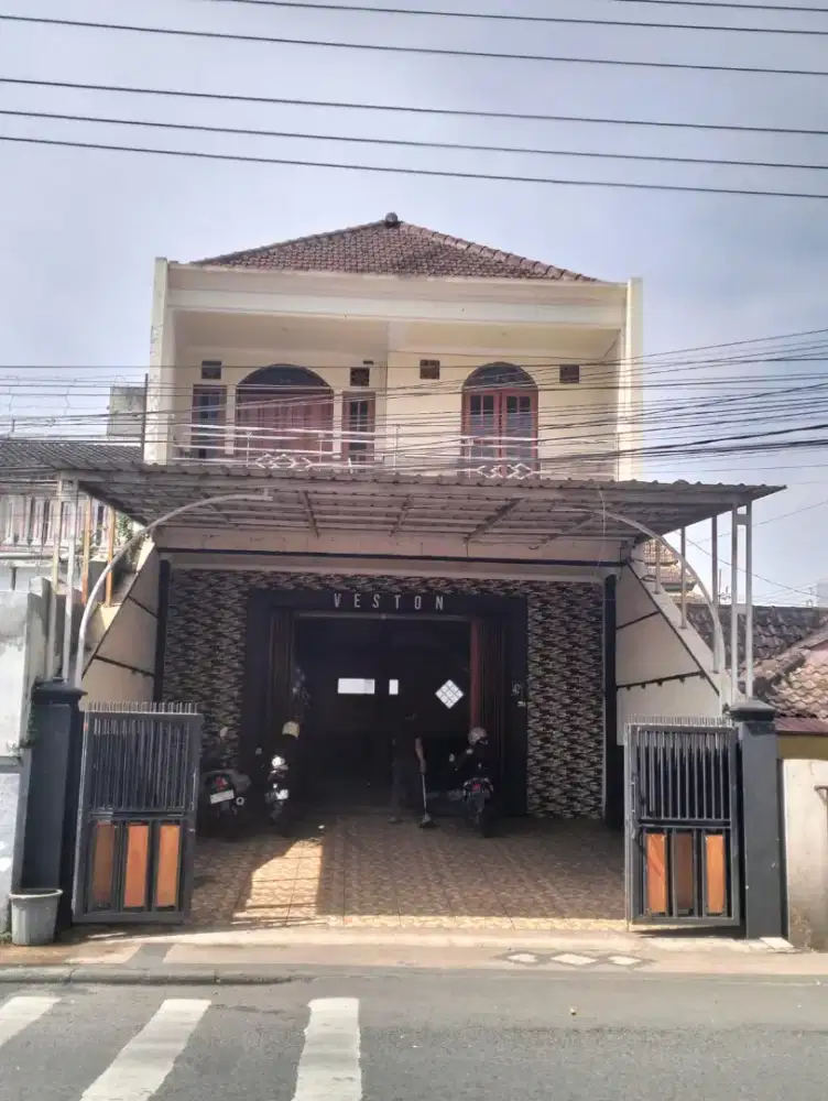 DISEWAKAN/DIKONTRAKKAN RUKO 2 LANTAI + BASEMENT