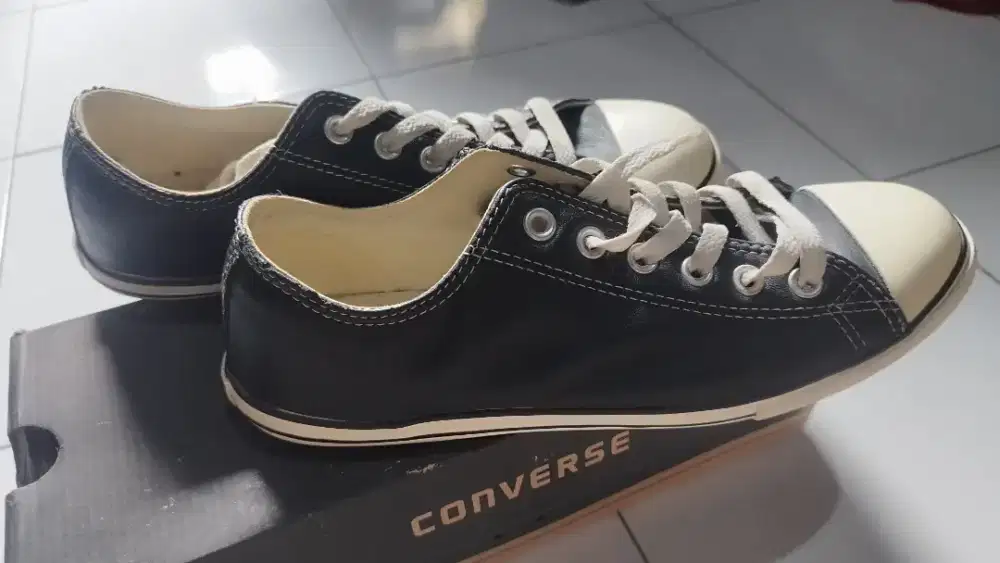 Sepatu Converse slim