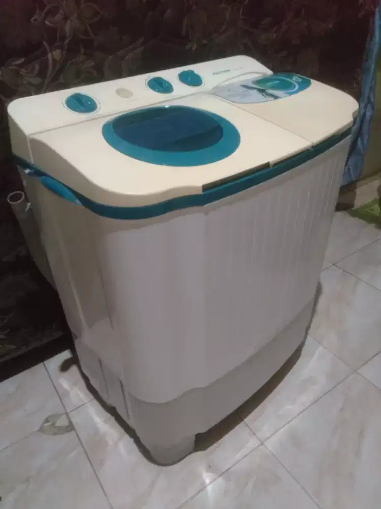 Mesin cuci 2 tabung Polytron 7kg