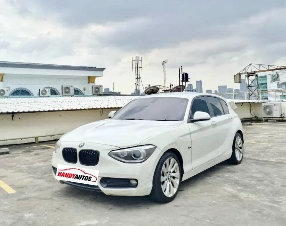 BMW 116i Tahun 2012 Automatic Putih Metalik yang sangat terawat