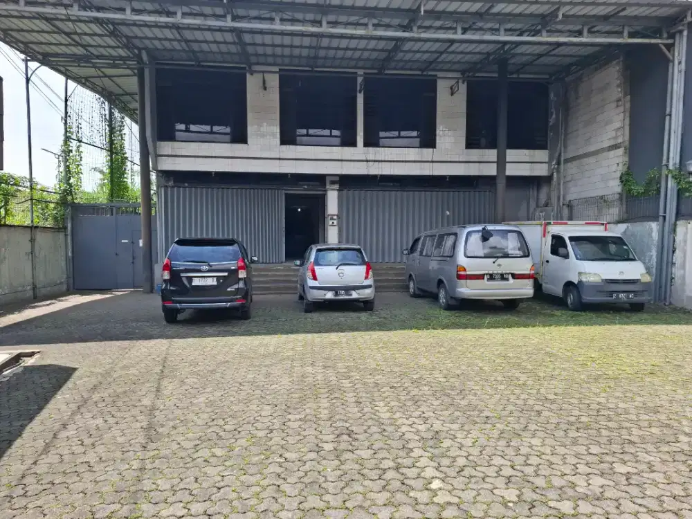 Disewakan kantor 3lt+gudang 1000m2 Jl. Soekarno Hatta