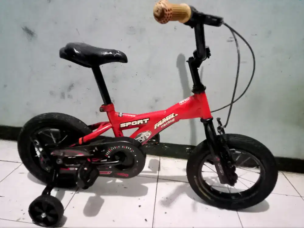 Dijual sepeda BMX FAMILY anak brang msih bgus batangan ORIan ban tebal