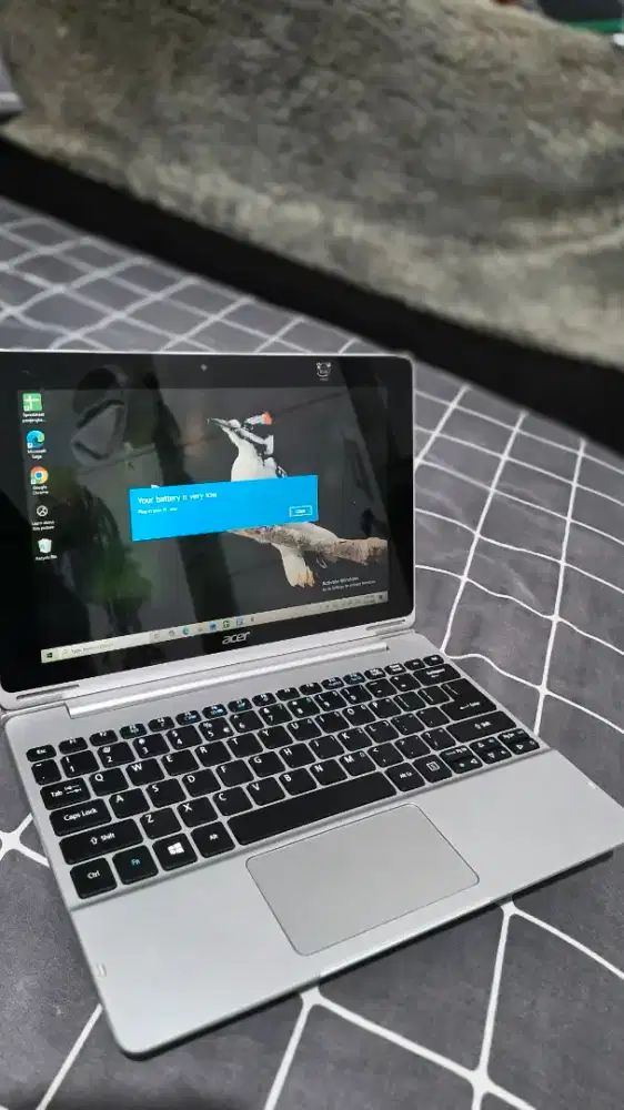 Laptop Acer 2 in 1 kondisi Normal Siap pakai