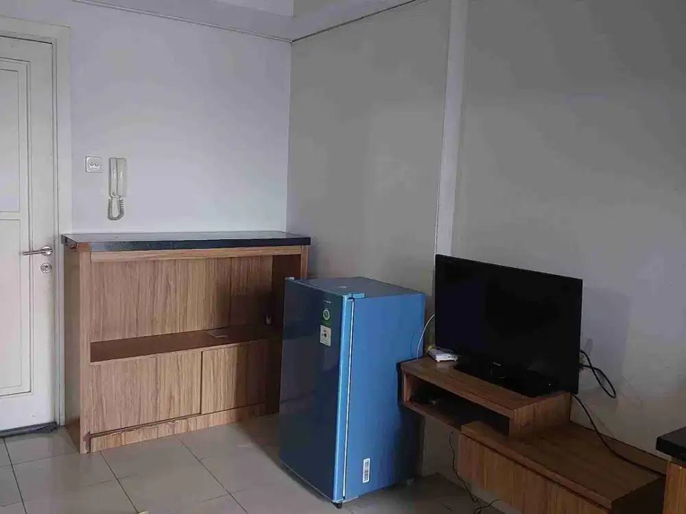 Di Sewakan 2 kamar furnish standart apartemen green lake sunter tower 2 lantai 7 hadap selatan