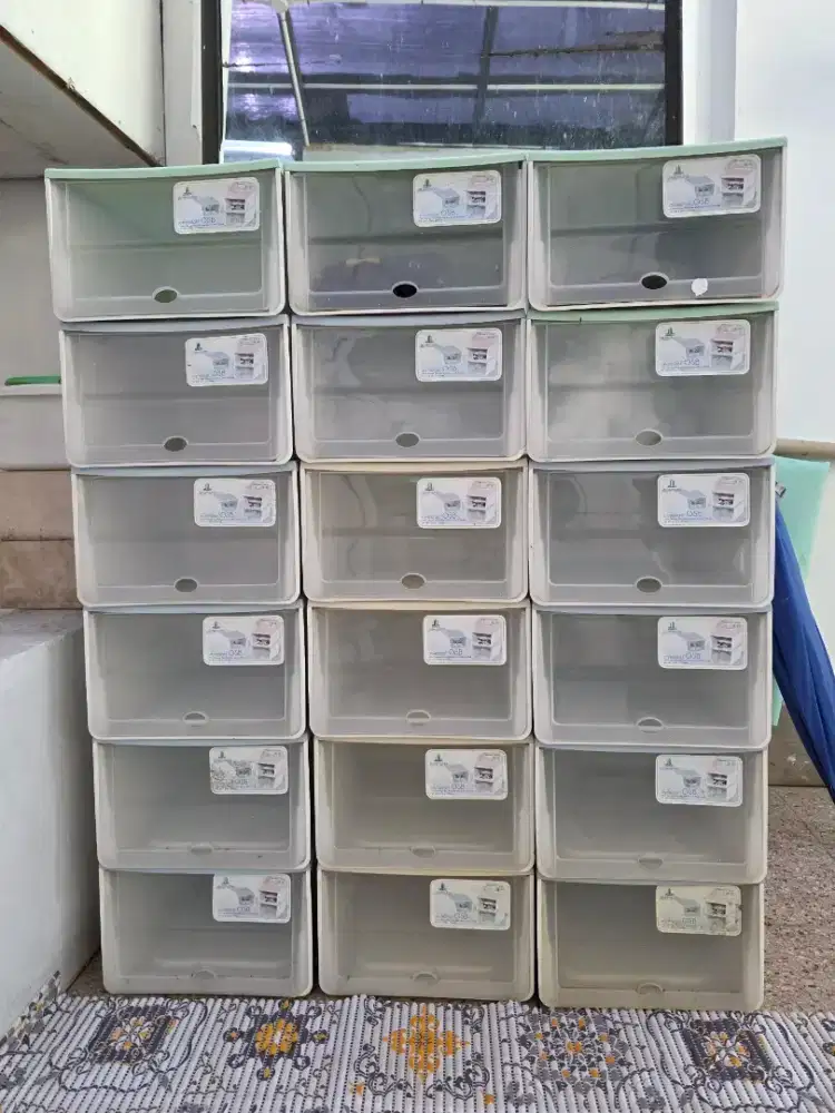 Box sepatu, dispenser, bonus meja pendek