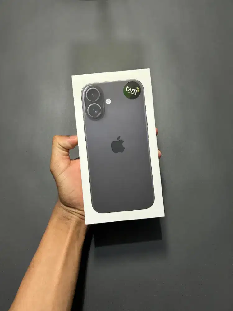 iPhone 16 black