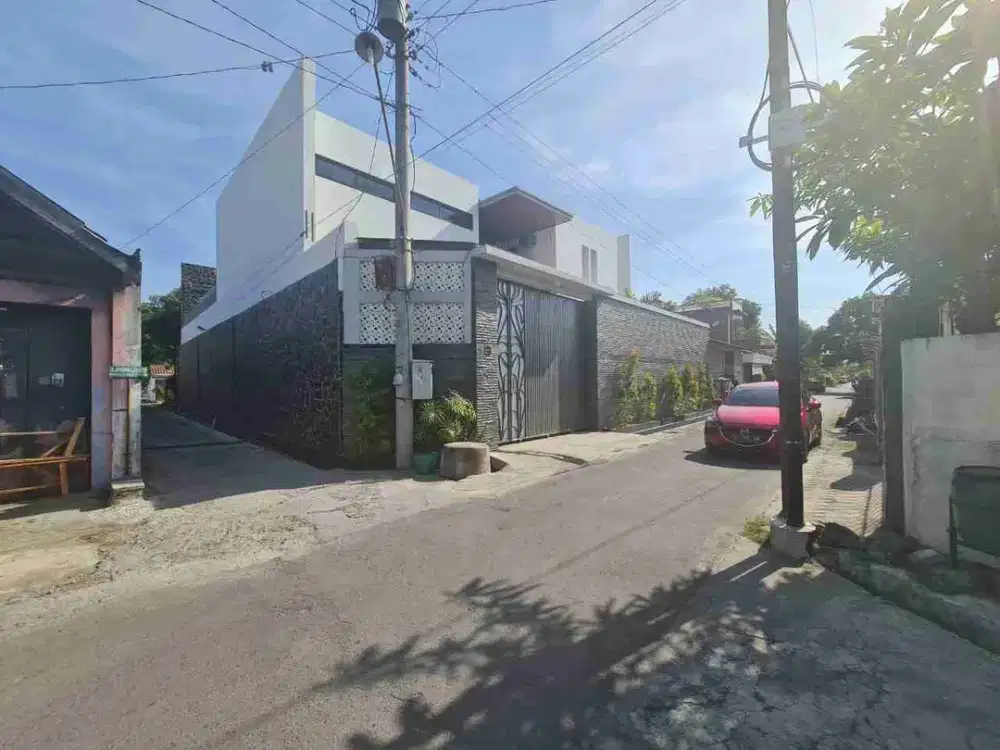 Rumah mewah exclusive dengan kolam renang di perumahan elite lor in residence colomadu solo