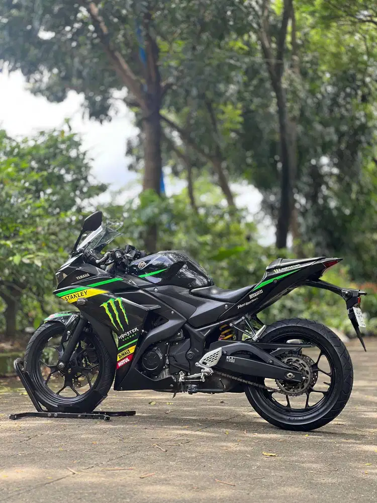 YAMAHA R25 V1 HITAM MONSTER 2015 KM RENDAH PAJAK PANJANG KAYAK BARU